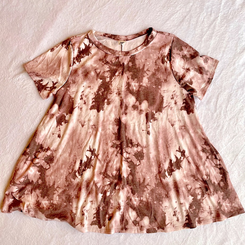 3/$15 **NWOT** SEW IN LOVE, (Size M) Mauve & Cream Watercolor Tie Dye Swing Top